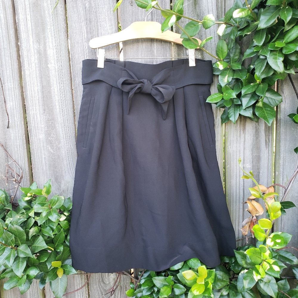 H&M black skirt with bow and pockets